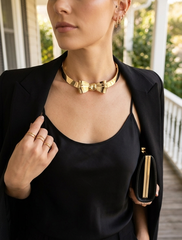 Brand New Women’s Gold-Tone Sculpted Bow Choker Necklace – WN71
