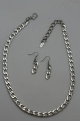 Brand New Women’s Short Silver Chain Link Necklace Set With Matching Lightweight Earrings  -   WN40