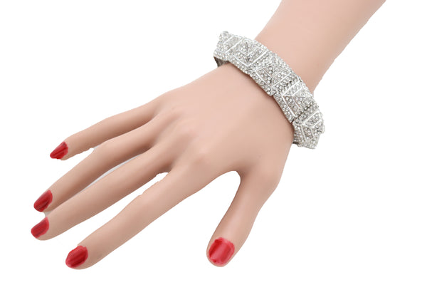 Brand New Women Elegant Fashion Jewelry Silver Metal Bracelet Shiny Bling Pyramid Spikes One Size Fits All